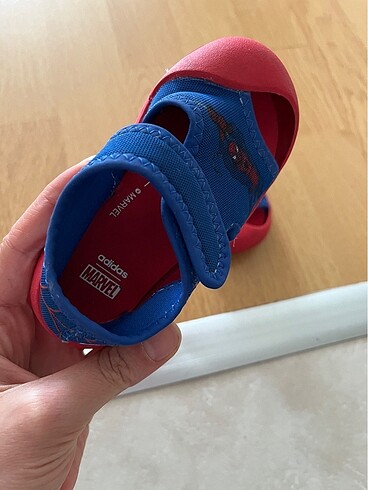 21 Beden Adidas 21 numara sandalet