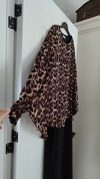 38 Beden Pelerinli leoparlı elbise