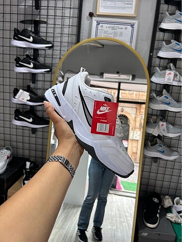 Nike monarch
