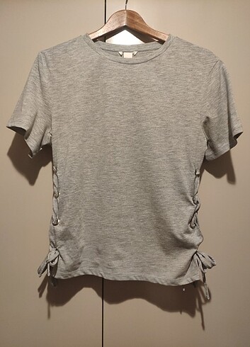 H&M Kuş Gözü Detaylı Gri Tişört S 
