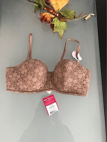 75C balenli sütyen dik tutuyor
