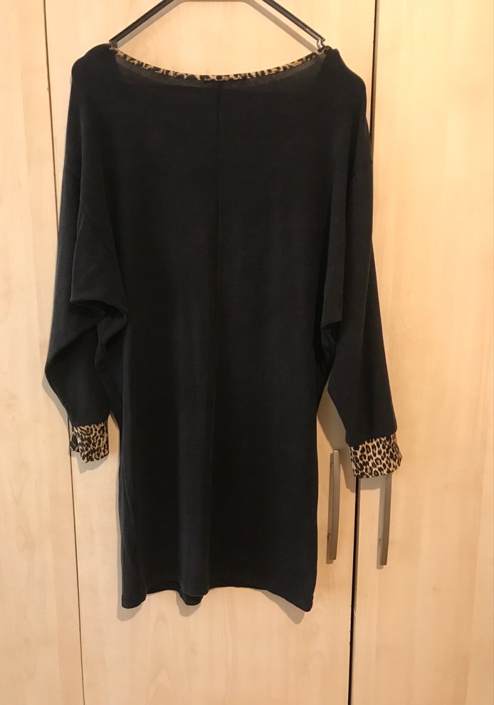 Zincir Detaylı Siyah Uzun Triko Tunik - Görsel 4