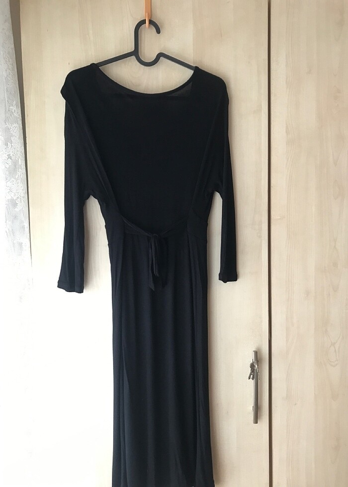 Siyah taş detay penye kumaş elbise diz altı boy - Görsel 4