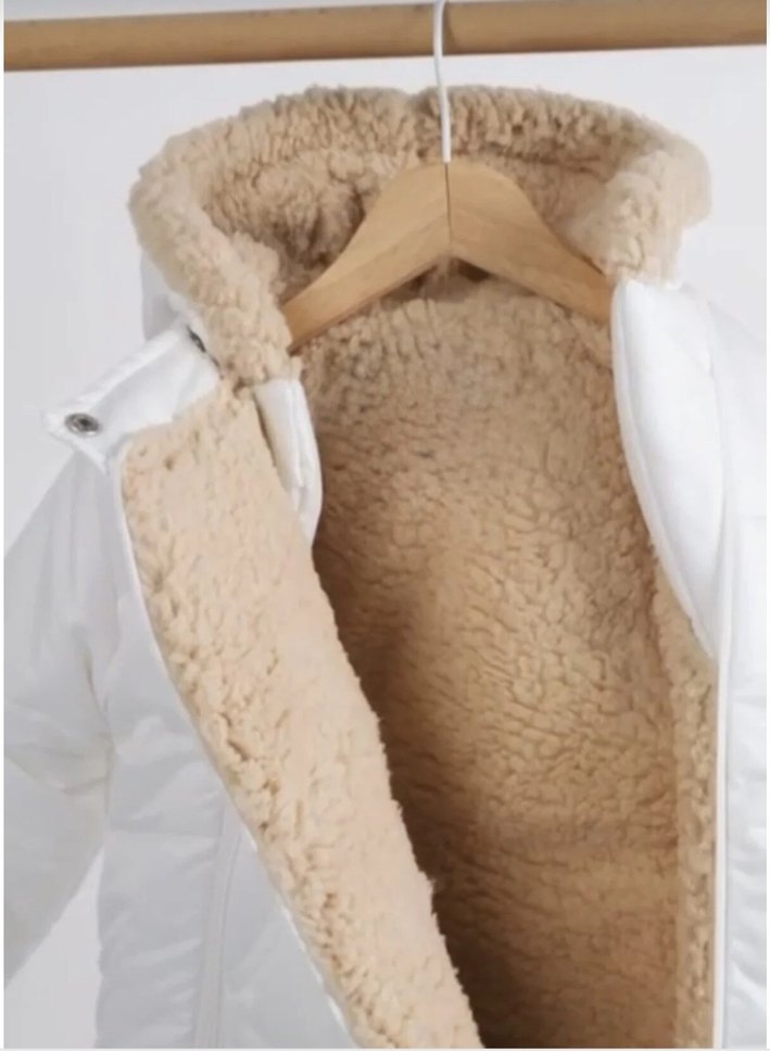 Bebek Beyaz Kapüşonlu Tulum - Görsel 3