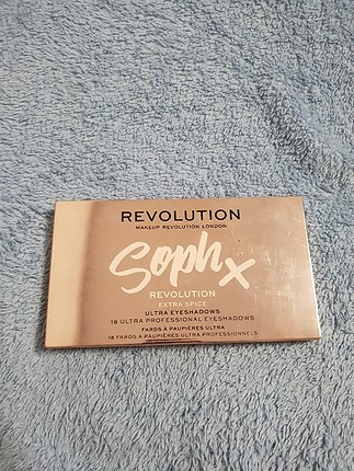 Makeup Revolution Sophx Extra Spice