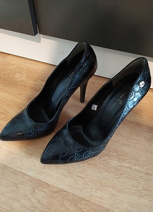 Portre Cardin stiletto