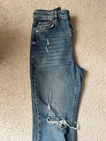 Yırtıklı boutcout jean