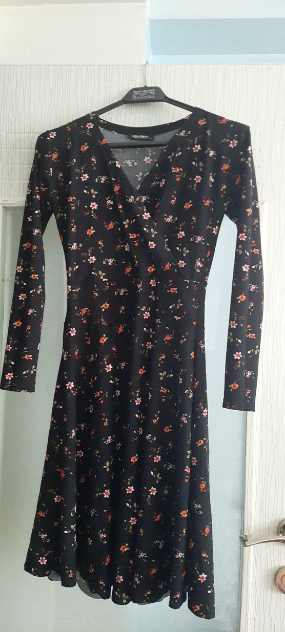 V Yaka Siyah Çiçekli Uzun Kollu Midi Elbise - Görsel 2