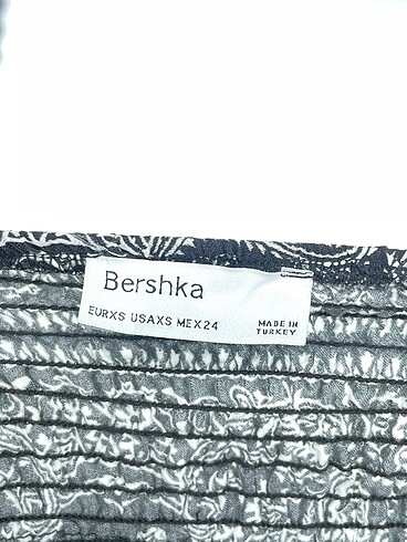 xs Beden çeşitli Renk Bershka Bluz %70 İndirimli.