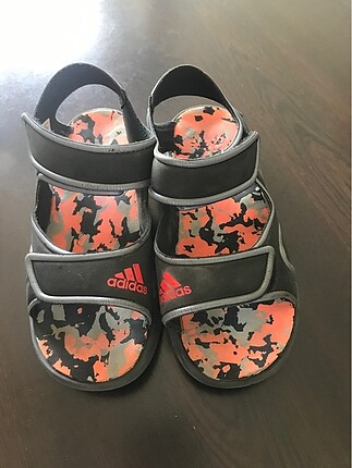 Adidas sandalet