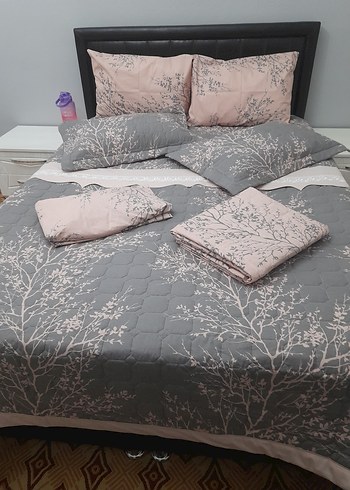 Kahverengi Çiçek Desenli Yatak Örtüsü - Görsel 3