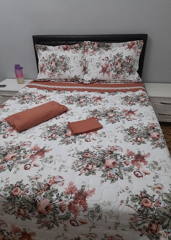 Kahverengi Çiçek Desenli Yatak Örtüsü - Görsel 2