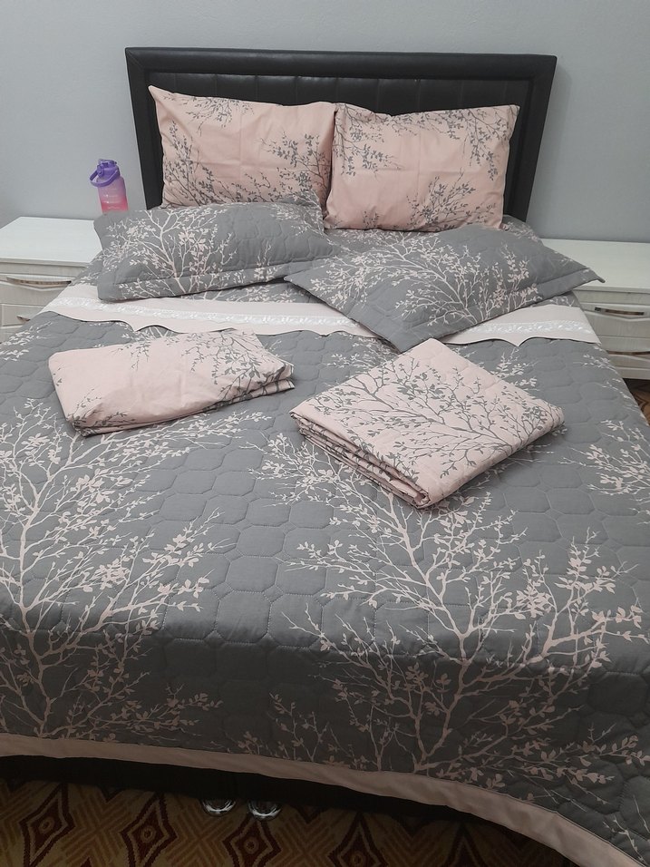 Kahverengi Çiçek Desenli Yatak Örtüsü - Görsel 4