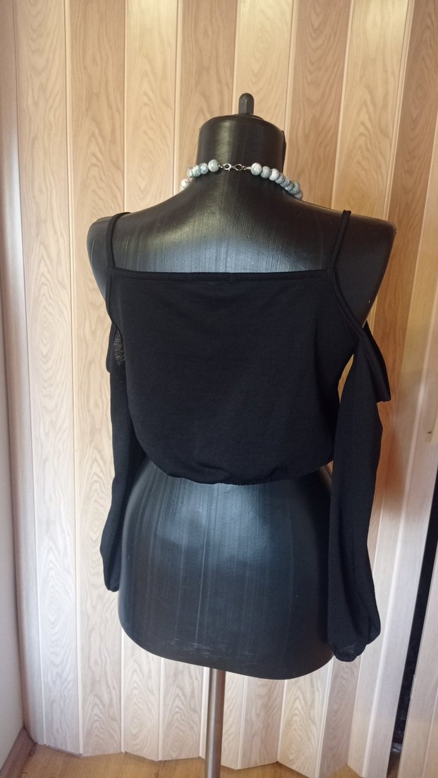 V Yaka Siyah Strappy Avant-Garde Bluz - Görsel 4