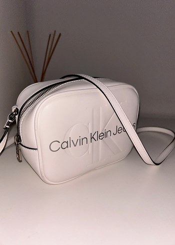 Calvin Klein Beyaz Çapraz Çanta