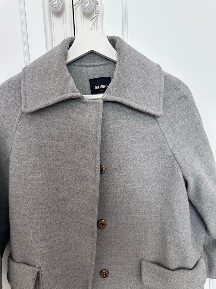 Gri Düğmeli Kadın Kaban - Görsel 3