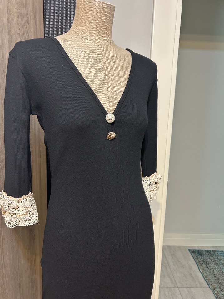 Düğmeli Siyah Uzun Triko Elbise - Görsel 4