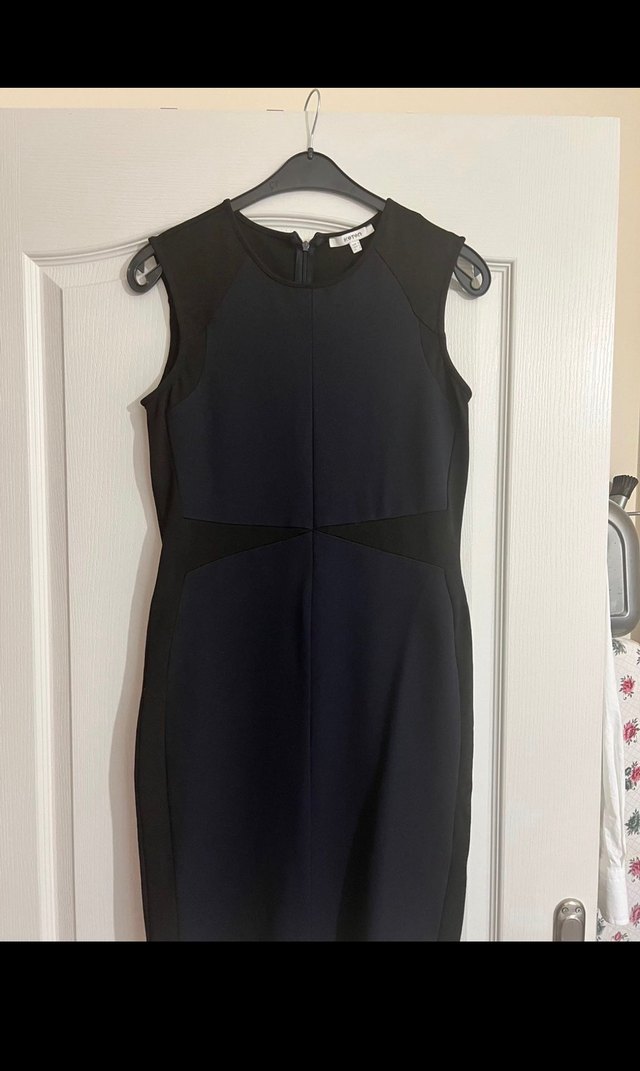 Kolsuz V Yaka Uzun Elbise - Görsel 2