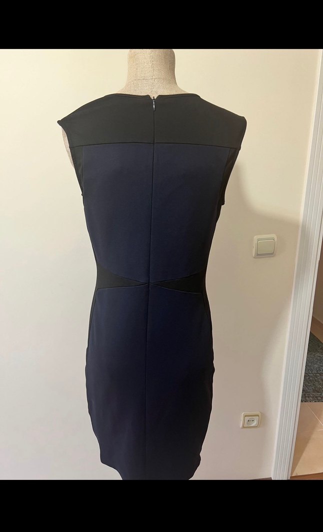 Kolsuz V Yaka Uzun Elbise - Görsel 3