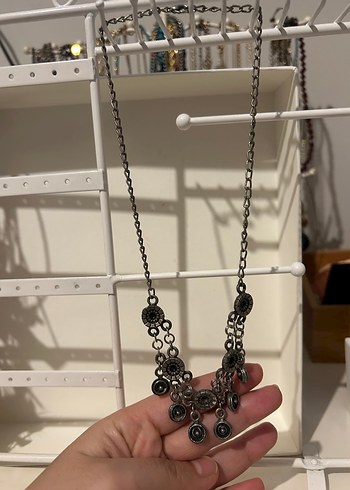 Zincir Detaylı Gotik Siyah Kadın Kolye - Görsel 4