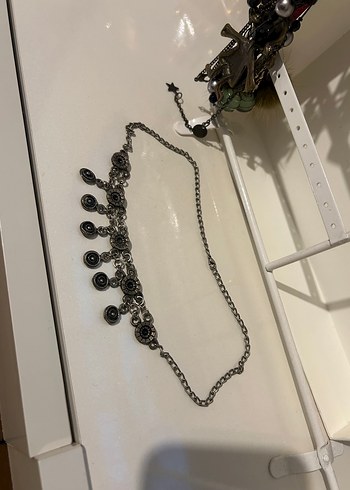 Zincir Detaylı Gotik Siyah Kadın Kolye - Görsel 3