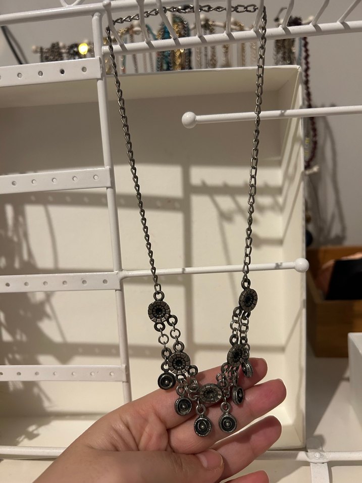 Zincir Detaylı Gotik Siyah Kadın Kolye - Görsel 4