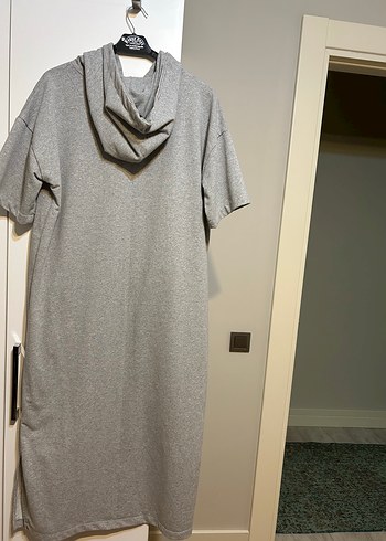 Gri Kadın Kapüşonlu Uzun Elbise - Görsel 3