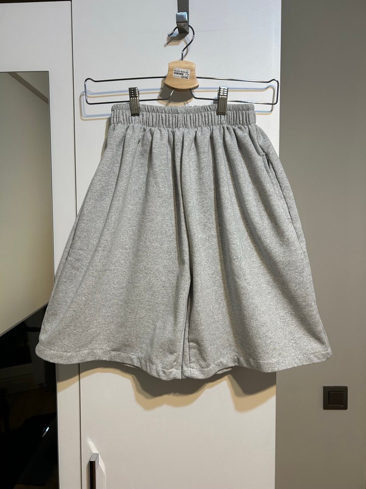 Gri Pamuklu Rahat Kesim Mini Şort - Görsel 3
