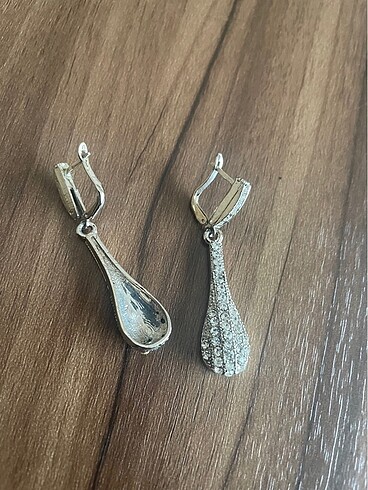 Beden Taşlı şık küpe