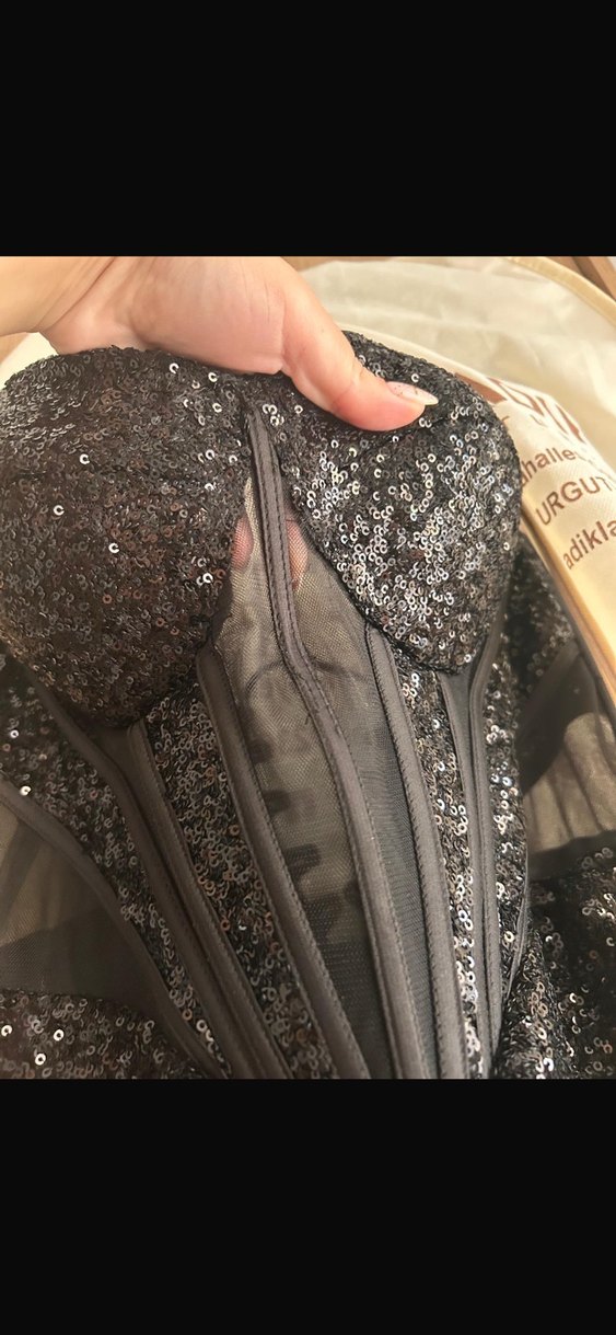 Parlak Siyah Uzun V Yaka Abiye Elbise - Görsel 4