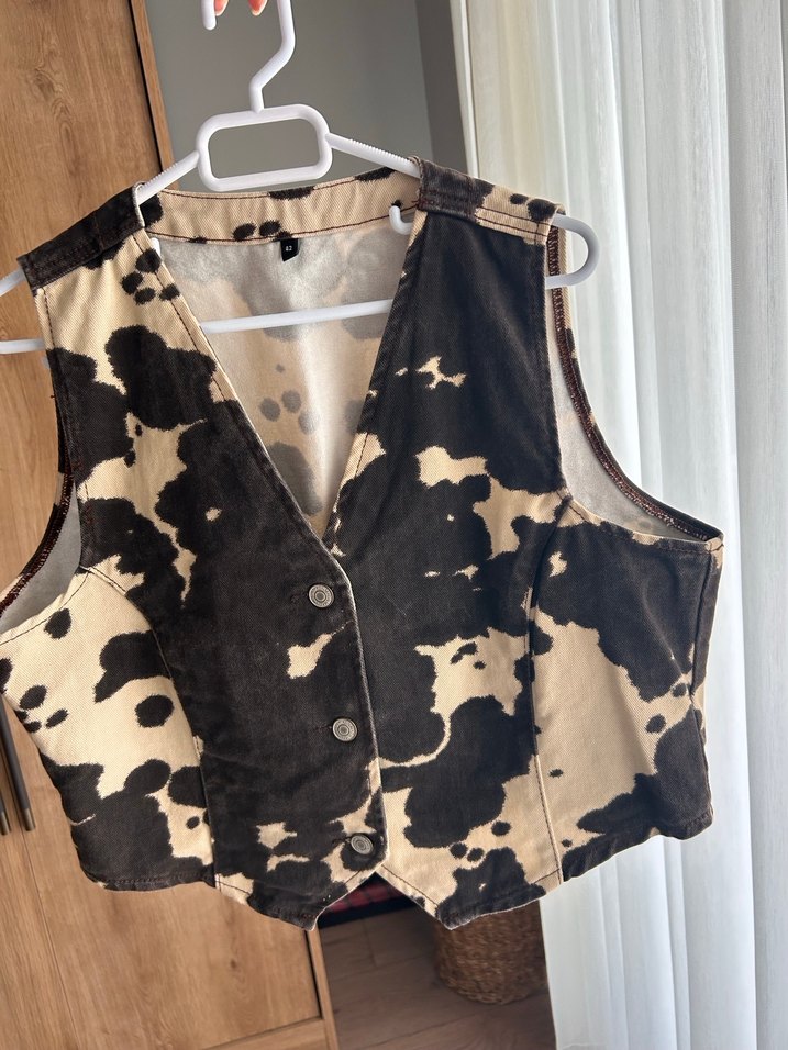 Düğmeli V Yakalı Kahverengi Batik Yelek - Görsel 2