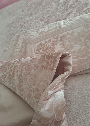 Yatak örtüsü pudra üst kadife - Görsel 5