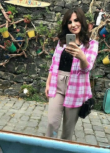 Pembe gömlek 