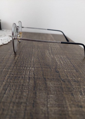 Beden Şeffaf Gri Minimalist Gözlük Çerçevesi