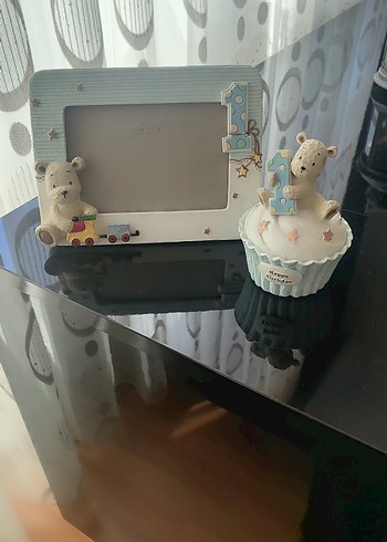 Beyaz Pastel Çerçeve ve Ayıcık Süslemeli 1 Yaş Temalı