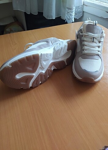 37 Beden beyaz Renk U.s.pola orijinal spor ayakkabı 