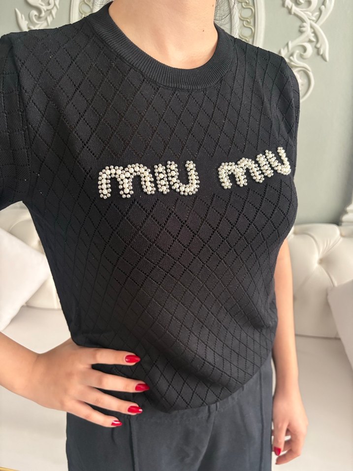 Siyah Miu Miu Nakışlı Kadın Tişört - Görsel 3