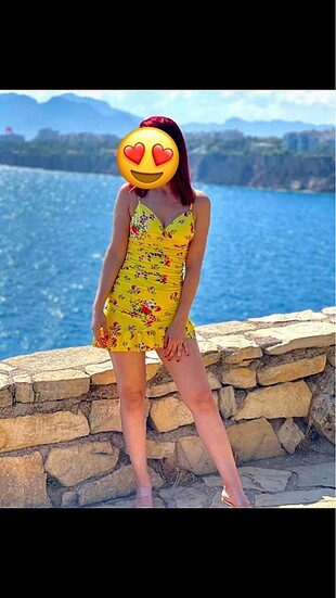 Sarı çiçekli elbise