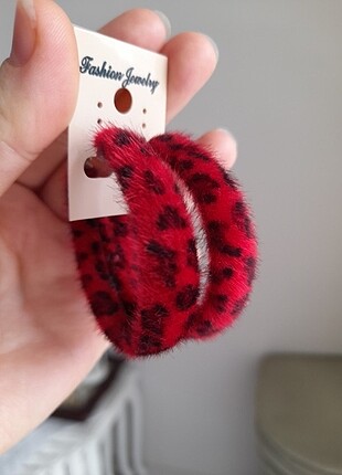Kırmızı Leopar Desen Tüylü Halka Küpe 
