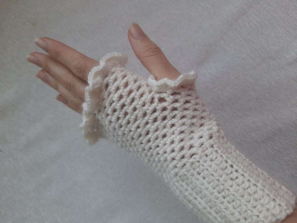 Beyaz Örgü Parmaksız Kadın Eldiveni - Görsel 2