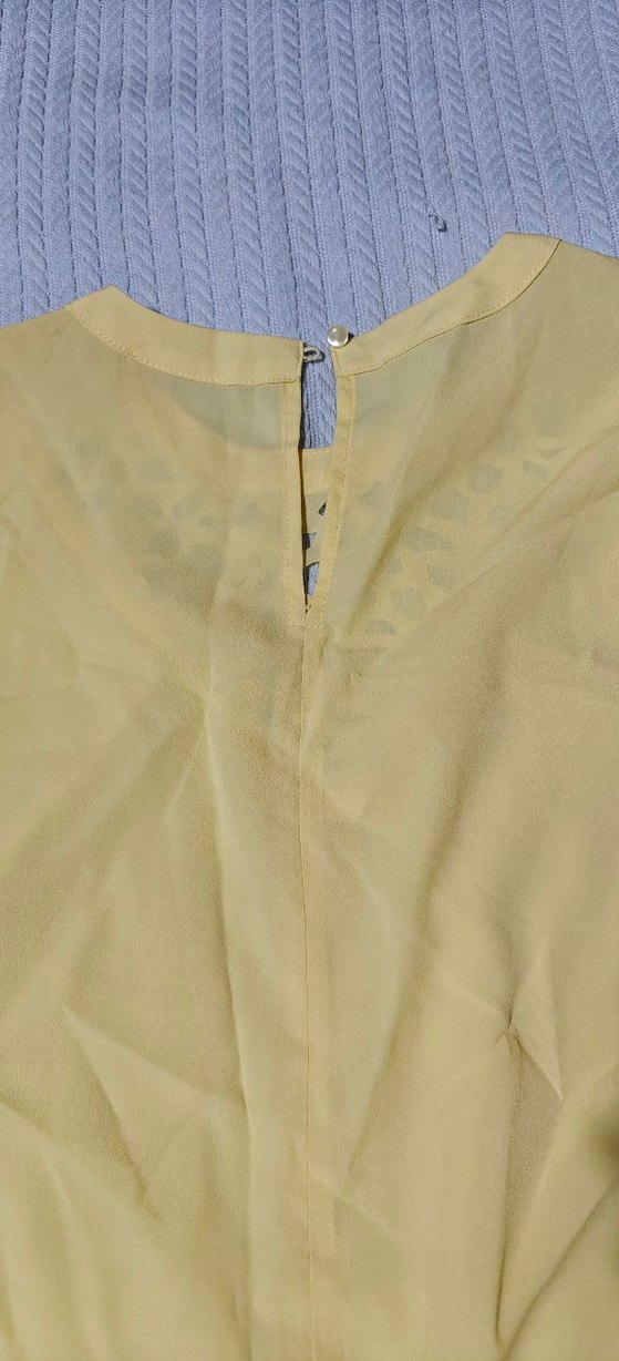 Sarı V Yaka Dantel Detaylı Kadın Bluz - Görsel 2