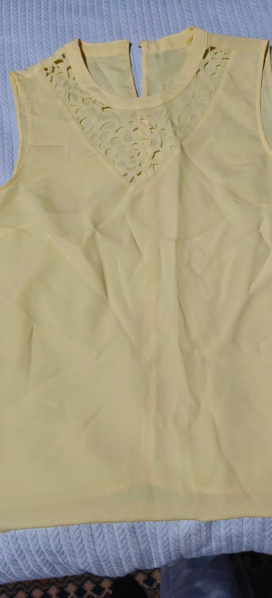 Sarı V Yaka Dantel Detaylı Kadın Bluz - Görsel 3