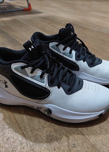 Under Armour Erkek Basketbol Ayakkabısı