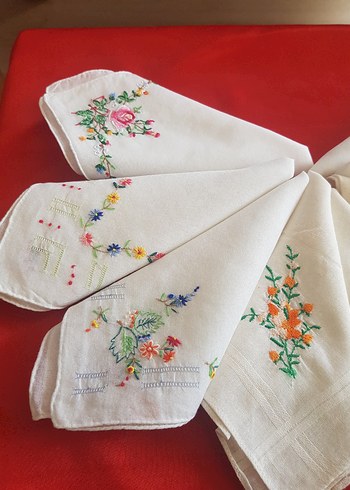 Nakışlı Renkli Desenli Beyaz Mendil - Görsel 4