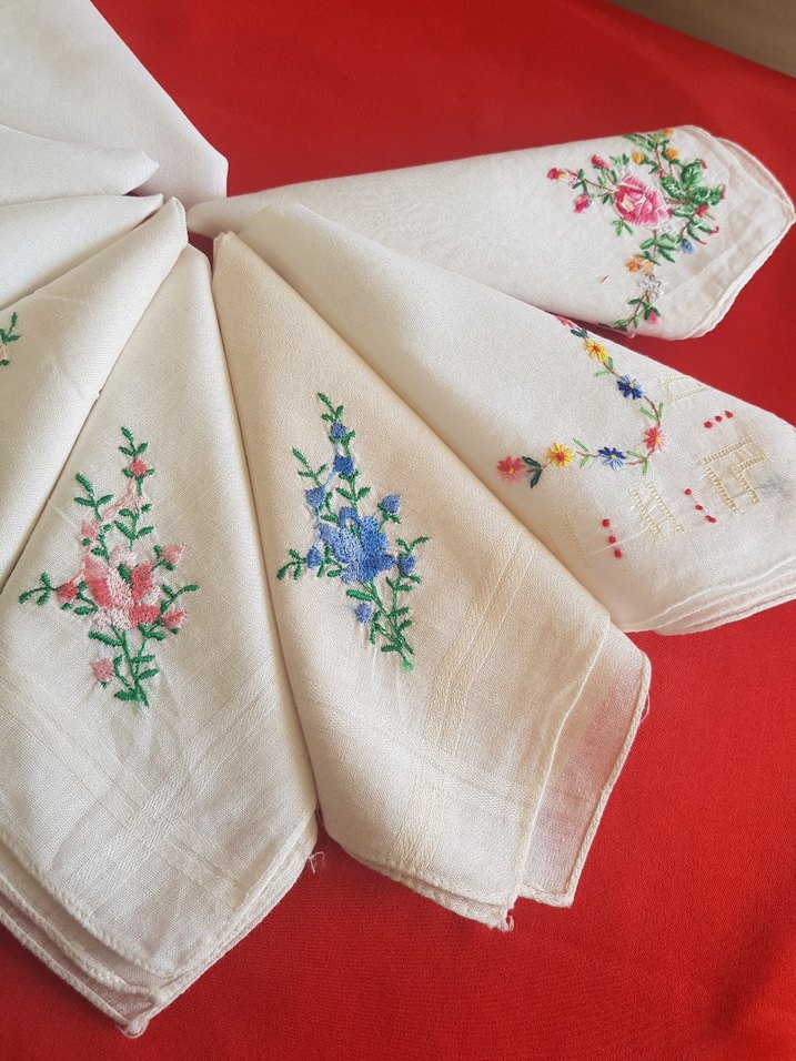 Nakışlı Renkli Desenli Beyaz Mendil - Görsel 3