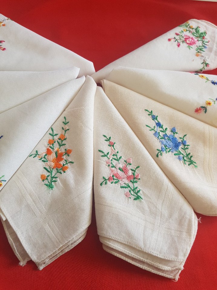 Nakışlı Renkli Desenli Beyaz Mendil - Görsel 2