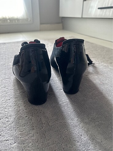 38,5 Beden siyah Renk Gritti marka ayakkabı