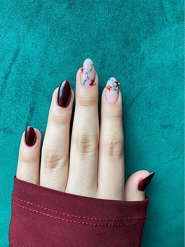 Beden Zarif çiçek desenli nail