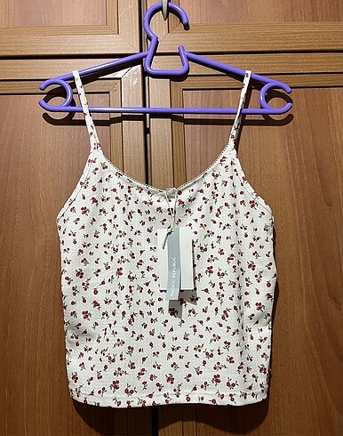 Pull and bear mini çiçekli askılı üst m