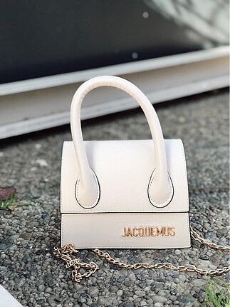 Krem Jacquemus